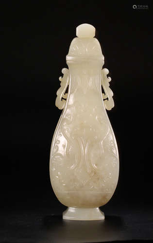 A HETIAN JADE VASE WITH DRAGON PATTERN