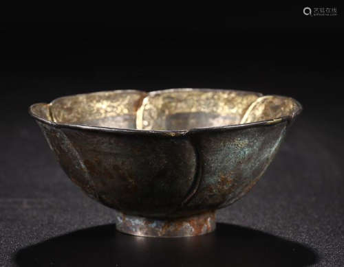 A SILVER GOLD INLAID BOWL WITH FLOWER MOUTH