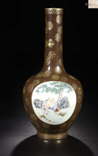 A FAMILLE ROSE VASE WITH OPENING-OF-LIGHT