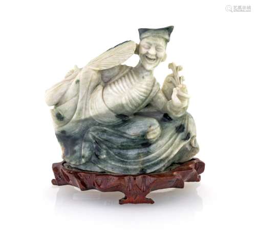 White and gray jade sculpture