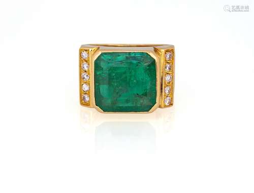 EMERALD RING