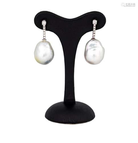 EARRINGS WITH BAROQUE PEARLS