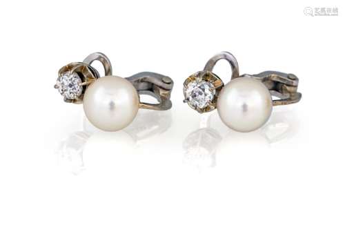 EARRINGS WITH PEARLS AND DIAMONDS