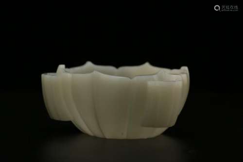 A WHITE JADE CARVING OF 'LOTUS' BOWL.ANTIQUE