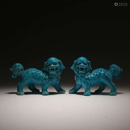 A CARVED BLUE-GLAZED LIONS.ANTIQUE