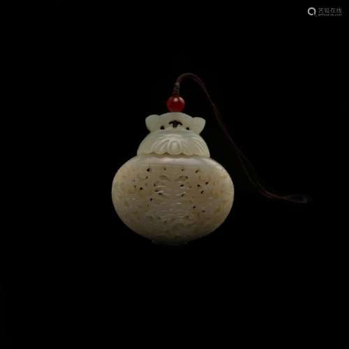 A CARVED WHITE JADE SACHET.QING DYNASTY