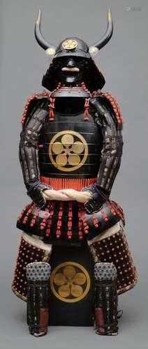 Armure de guerrier Japonais laquée noire (yoroi) a…