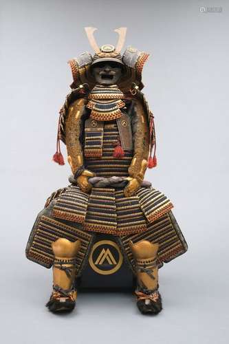 Armure de guerrier Japonais ōyoroi dorée avec des …