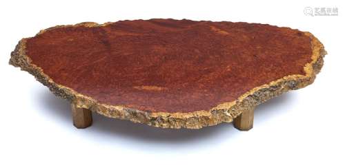 Grande table basse en bois (zataku), le dessus con…
