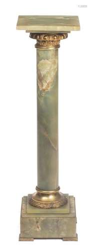 Colonne en onyx vert avec chapiteau et base en bronze