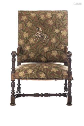 Fauteuil Louis XIII en bois sculpté