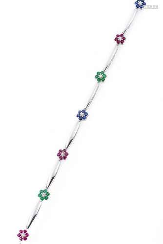 Bracelet en argent .925 composé de fleurs en rubis