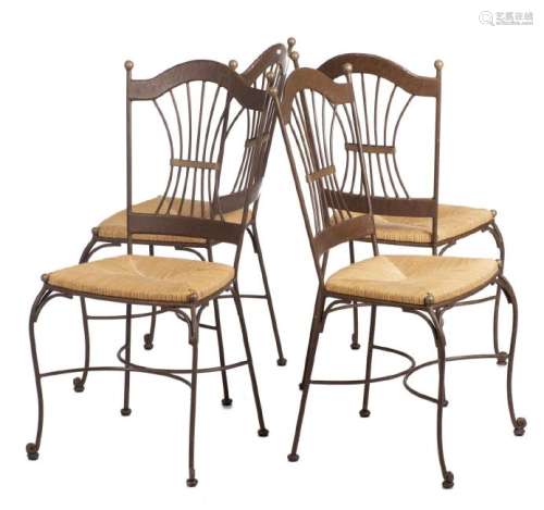Quatre chaises et deux fauteuils en fer forgé