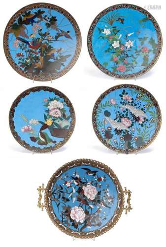 Ensemble de cinq plats en cloisonné du Japon