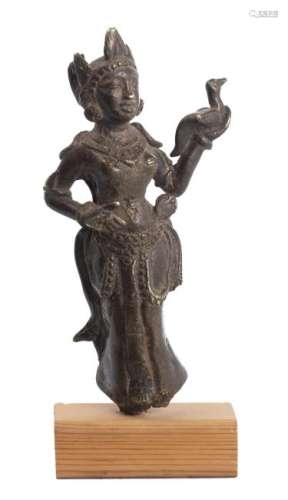 Sculpture en bronze représentant une divinité féminine