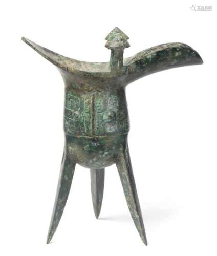 Bronze rituel Jue tripode à patine verte à une anse