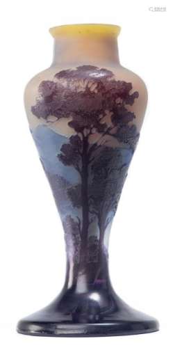 Emile Gallé (1846-1904) vase en verre multicouche à un