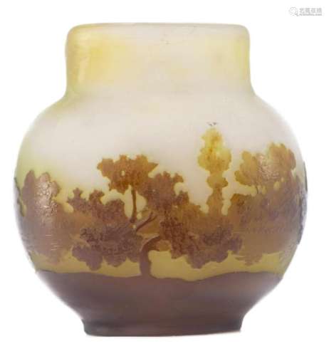 Emile Gallé (1846-1904) petit vase en verre multicouche
