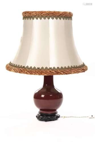 Lampe de table à pied en porcelaine de Chine à couverte