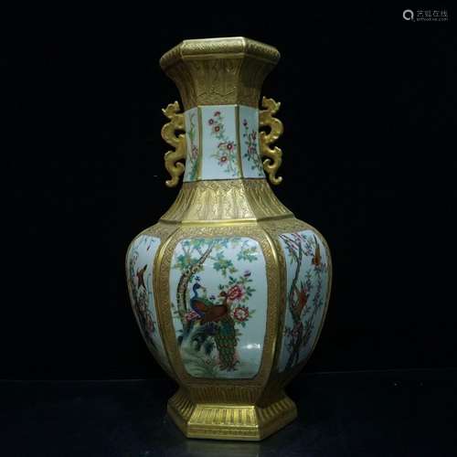 A Magnificent Famille Rose Porcelain Vase