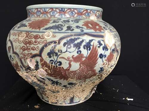 An Underglaze Blue and Copper Red Porcelain Jar