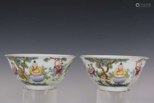 A Pair of Famille Rose Porcelain Bowls