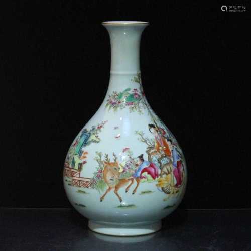 An Exquisite Porcelain Vase
