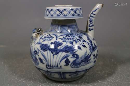 A Blue and White Porcelain Ewer