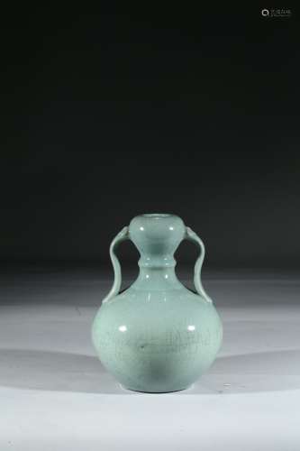 A SKY BLUE GLAZED DOUBLE GOURD VASE