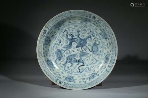 A BLUE AND WHITE 'BUDDHIST LIONS' CHARGER
