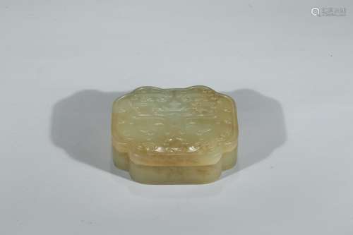 A CELADON JADE 'TAOTIE' BOX AND COVER