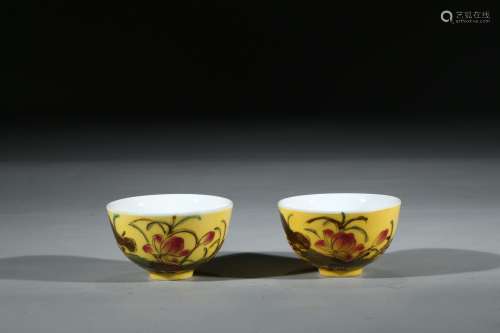 A PAIR OF YELLOW GLAZED BOWLS