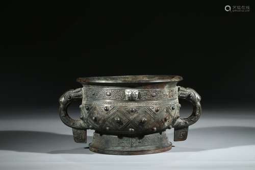 AN ARCHAIC RITUAL BRONZE FOOD VESSEL GUI