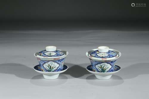 PAIR OF FAMILLE ROSE UNDERGLAZED BLUE AND WHITE BOWLS