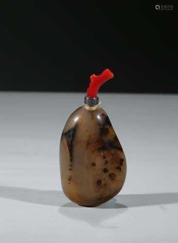 AN AGATE PEBBLE-FORM SNUFF BOTTLE