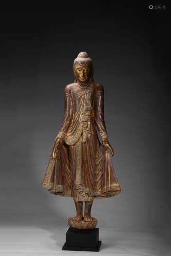 A GILT-LACQUERED STANDING WOOD FIGURE OF SAKYAMUNI