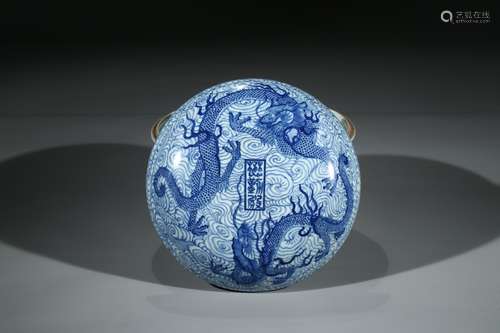 A BLUE AND WHITE 'DRAGON' INK PASTE BOX AND COVER