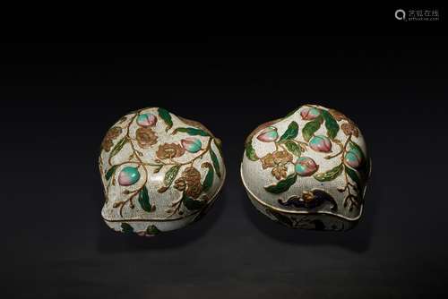 A PAIR OF CLOISONNE ENAMEL 'PEACH' BOXES