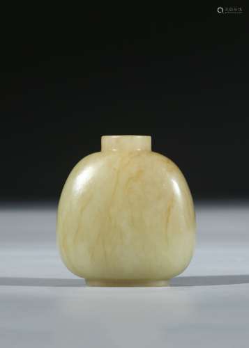 A YELLOW JADE CARVED SNUFF BOTTLE