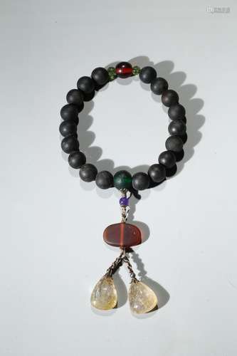 AN AGARWOOD BEAD BRACELET