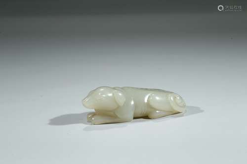 A WHITE JADE CARVING OF DOG