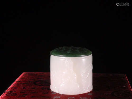 A SET OF HETIAN JADE RING AND BOX