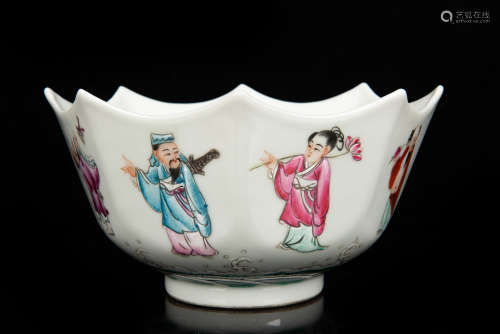 FAMILLE ROSE EIGHT-LOBED 'EIGHT IMMORTALS' BOWL