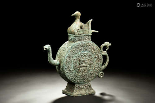 ARCHAIC BRONZE CAST 'MYTHICAL BEASTS' WINE EWER, HE