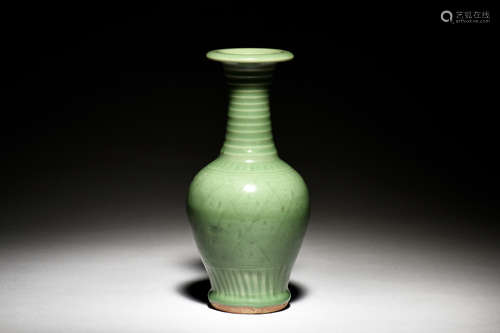 YAOZHOU WARE CELADON GLAZED BOTTLE VASE