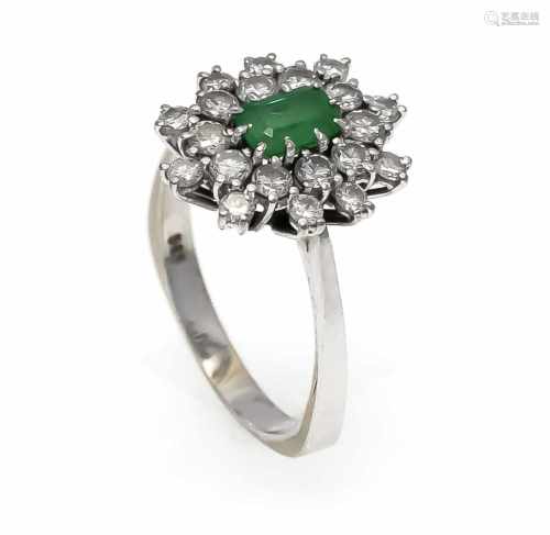 Smaragd-Brillant-Ring WG 585/000 mit einem im Smaragdschliff fac. Smaragd 0,64 ct in guterFarbe