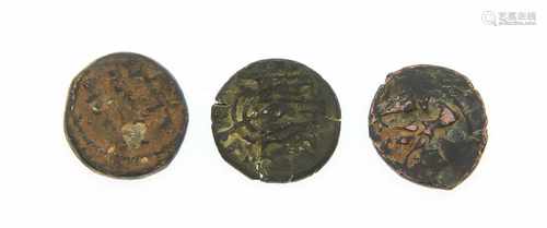 Konvolut 3 antike jüdische Münzen, D. 16 - 14 mm, 6,0 gConvolute 3 antique Jewish coins, D. 16 -