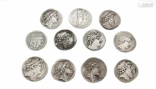 11 altgriechische Münzen mit verschiedenen Abbildungen, D. 30 - 27 mm, 185,0 g11 ancient Greek coins