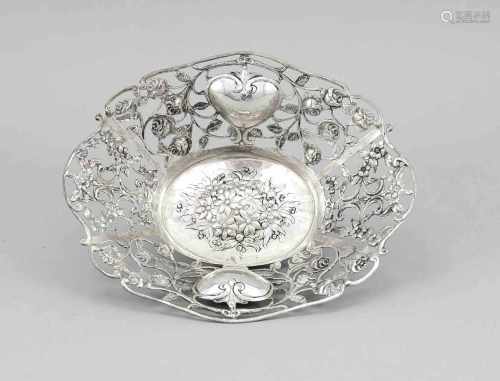 Ovale Korbschale, Deutsch, 1. H. 20. Jh., Silber 800/000, Spiegel mit floralemReliefdekor, passig