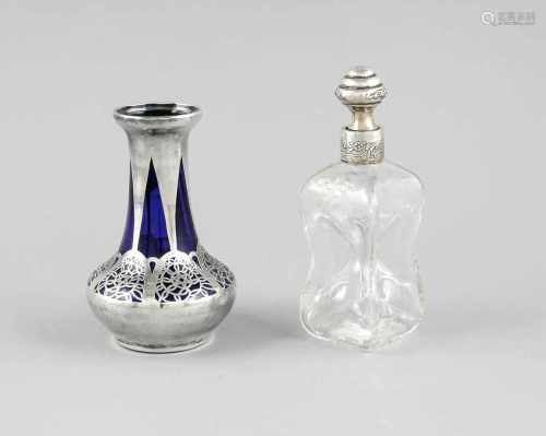 Kleine Gluckerflasche mit Silbermontage, Deutsch, 20. Jh., Silber 800/000, Manschette mitfloralem